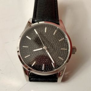 Spinel watch with leather band